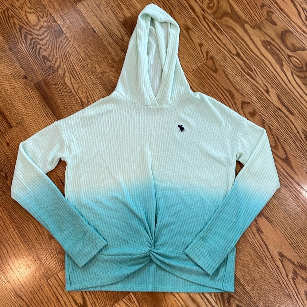 Girl’s Abercrombie Kids Hooded Shirt. Size 15/16. Excellent Condition.